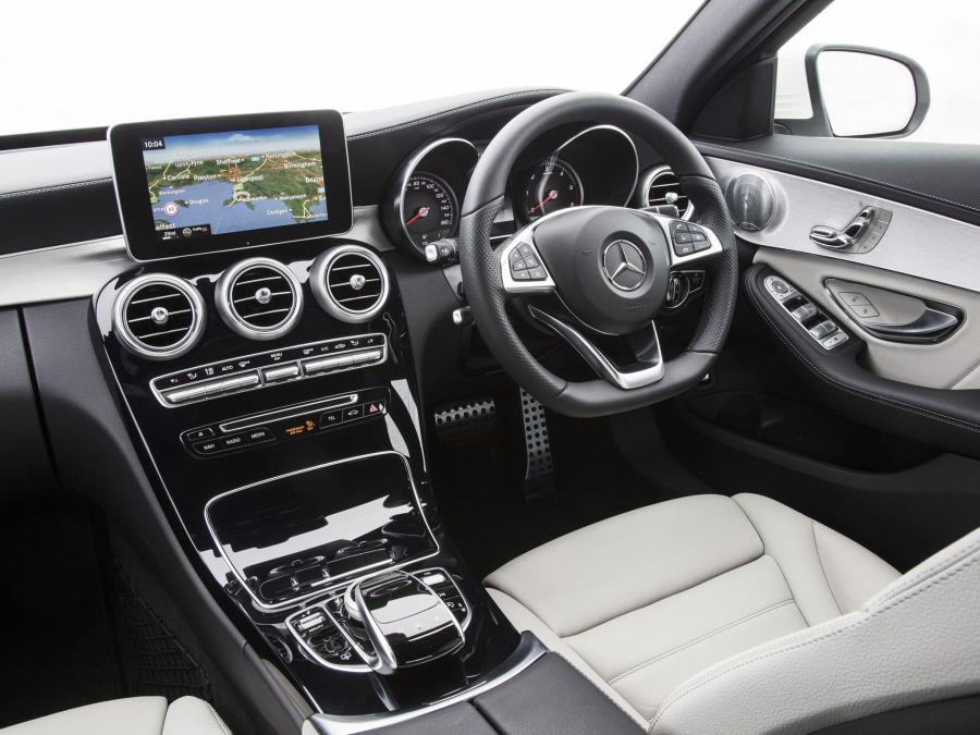  Mercedes-Benz C220 BlueTec AMG Line 2014 года  (UK) (фото 11 из 23)